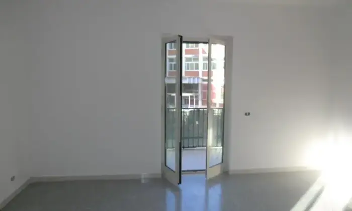 Rexer-Caserta-Ampio-luminoso-appartamento-SALONE