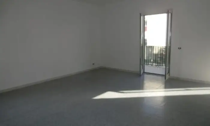 Rexer-Caserta-Ampio-luminoso-appartamento-SALONE