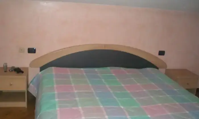 Rexer-Clusone-Attico-nel-centro-storico-di-Clusone-CAMERA-DA-LETTO