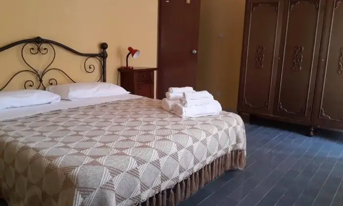 Rexer-Scanno-Meravigliosa-villa-sul-lago-CAMERA-DA-LETTO