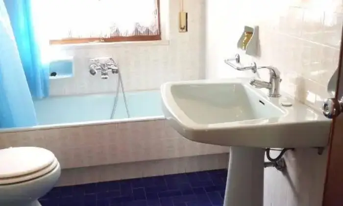 Rexer-Scanno-Meravigliosa-villa-sul-lago-BAGNO