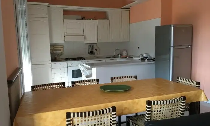 Rexer-BellariaIgea-Marina-Spazioso-appartamento-CUCINA