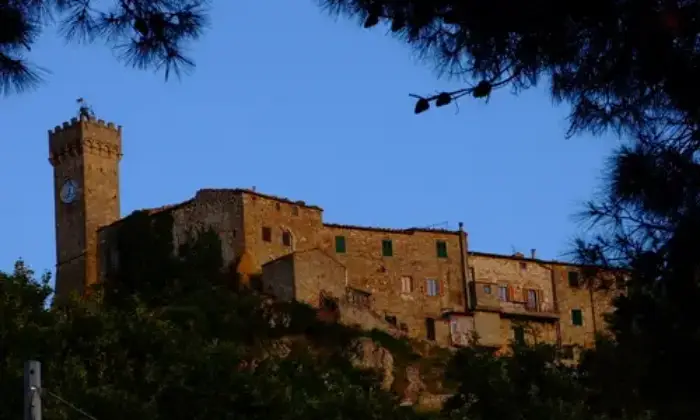 Rexer-Roccastrada-Appartamento-panoramico-in-borgo-medievale-SALONE