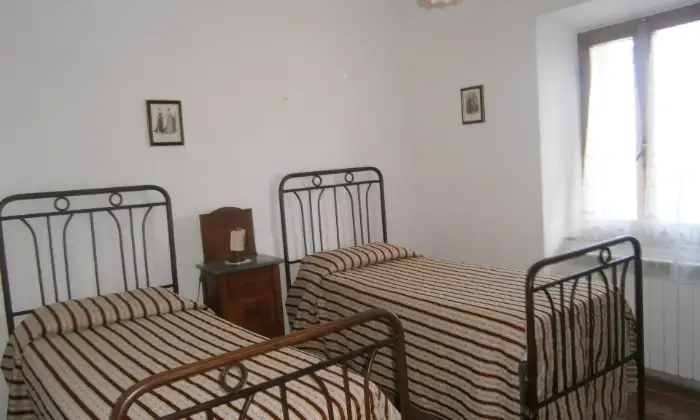 Rexer-Roccastrada-Appartamento-panoramico-in-borgo-medievale-CAMERA-DA-LETTO