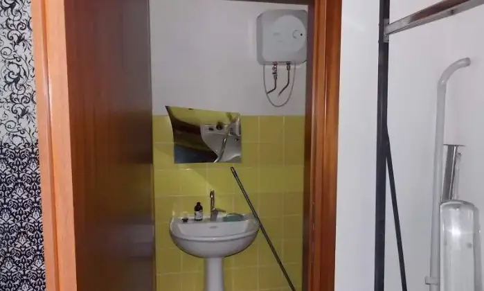 Rexer-Roma-Locale-uso-magazzinoufficio-BAGNO