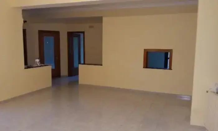 Rexer-Giugliano-in-Campania-Trilocale-con-ampio-balcone-SALONE