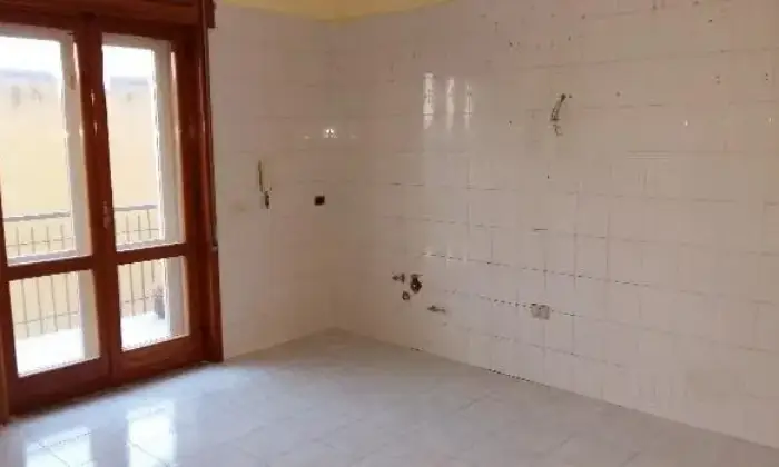 Rexer-Giugliano-in-Campania-Trilocale-con-ampio-balcone-CUCINA