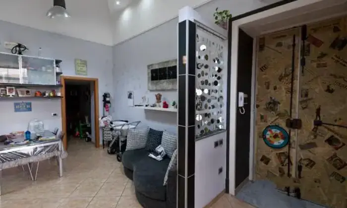 Rexer-Casoria-Trilocale-ristrutturato-SALONE
