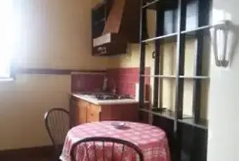 Rexer-Giugliano-in-Campania-FITTASI-MONOLOCALE-ARREDATO-A-VARCATURO-SALONECUCINA