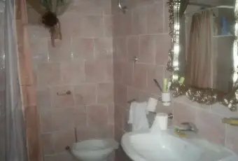 Rexer-Sessa-Aurunca-Trilocle-in-villetta-BAGNO