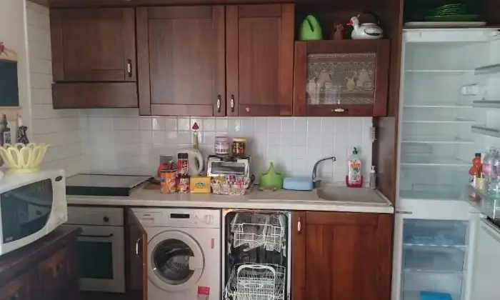 Rexer-Roma-ELEGANTE-APPARTAMENTO-mq-vicinanze-GEMELLI-VATICANO-CUCINA