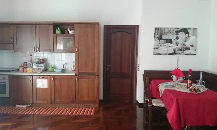 Rexer-Roma-ELEGANTE-APPARTAMENTO-mq-vicinanze-GEMELLI-VATICANO-CUCINA