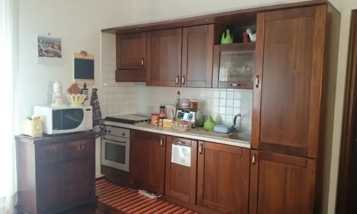 Rexer-Roma-ELEGANTE-APPARTAMENTO-mq-vicinanze-GEMELLI-VATICANO-CUCINA