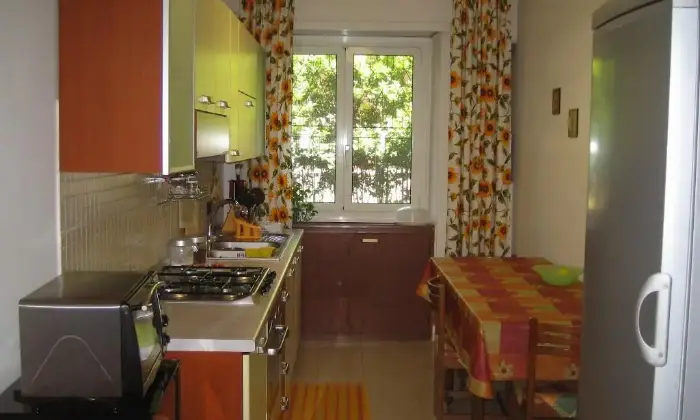 Rexer-Roma-Affittasi-ampia-stanza-singola-CUCINA
