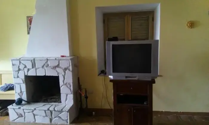Rexer-Castello-del-Matese-Appartamento-bilivello-SALONE