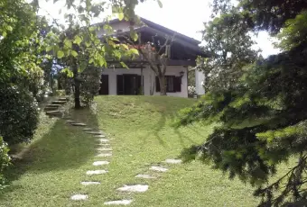 Rexer-Pecetto-Torinese-Affittasi-Villa-Signorile-Solo-Dirigenti-o-Aziende-GIARDINO
