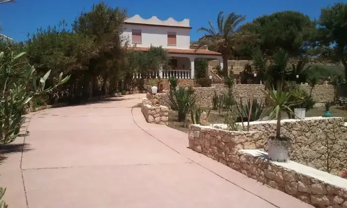 Rexer-Lampedusa-e-Linosa-LAMPEDUSA-Villa-grande-indipendente-panoramica-vista-mare-ALTRO