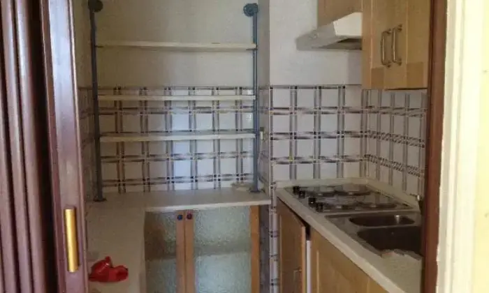 Rexer-Roma-Accogliente-bilocale-arredato-CUCINA