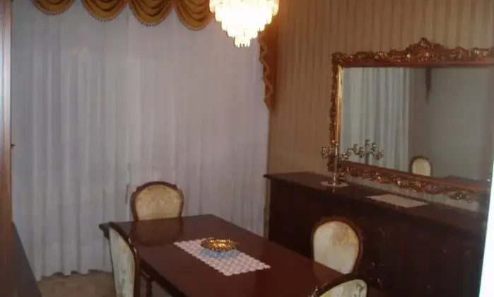 Rexer-Ragusa-Confortevole-quadrilocale-SALA-DA-PRANZO