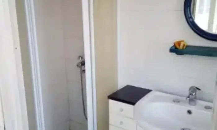 Rexer-Napoli-Monolocale-recentemente-ristrutturato-BAGNO