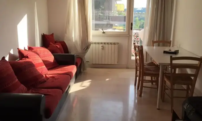 Rexer-Roma-Stanza-doppia-con-terrazzo-Metro-Conca-dOro-SALONE