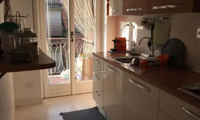 Rexer-Roma-Stanza-doppia-con-terrazzo-Metro-Conca-dOro-CUCINA
