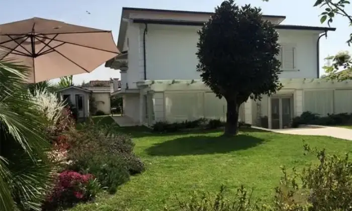 Rexer-Montignoso-Prestigiosa-villa-GIARDINO