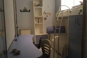 Rexer-Aci-Catena-Appartamento-per-lavoratori-fuori-sede-CAMERA-DA-LETTO