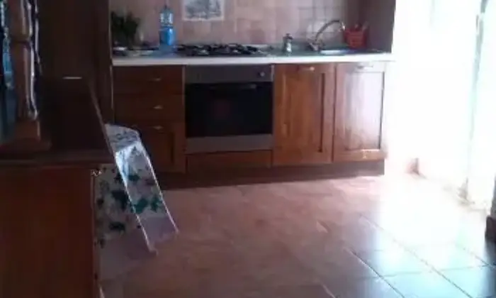 Rexer-Calcata-Ampio-appartamento-CUCINA