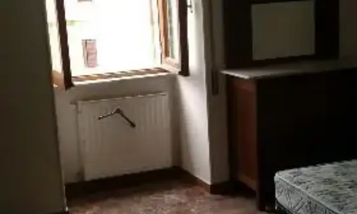 Rexer-Soriano-nel-Cimino-Ampio-appartamento-CAMERA-DA-LETTO