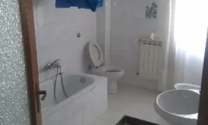 Rexer-Giugliano-in-Campania-Trilocale-luminoso-BAGNO
