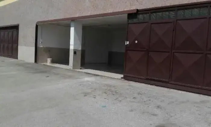 Rexer-Giugliano-in-Campania-DepositoGarage-GARAGE
