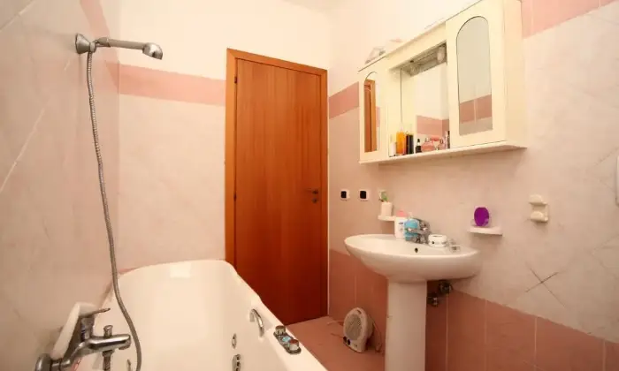 Rexer-Nettuno-Appartamento-affitto-mesi-estivi-BAGNO