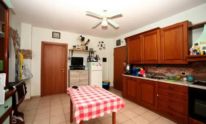 Rexer-Nettuno-Appartamento-affitto-mesi-estivi-CUCINA