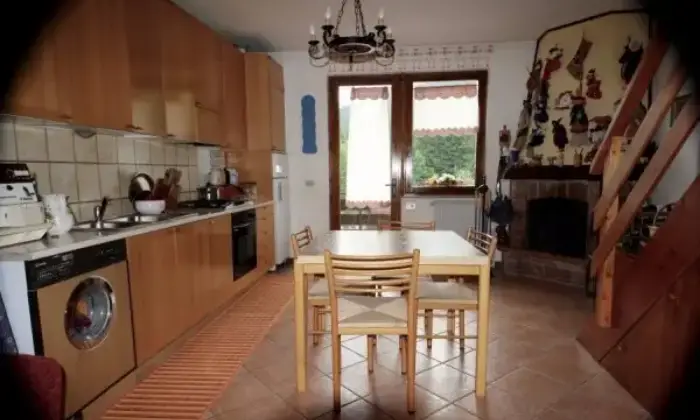Rexer-Castione-della-Presolana-Villa-su-piani-indipendenti-CUCINA