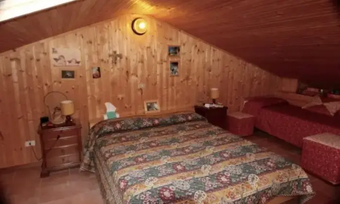 Rexer-Castione-della-Presolana-Villa-su-piani-indipendenti-CAMERA-DA-LETTO